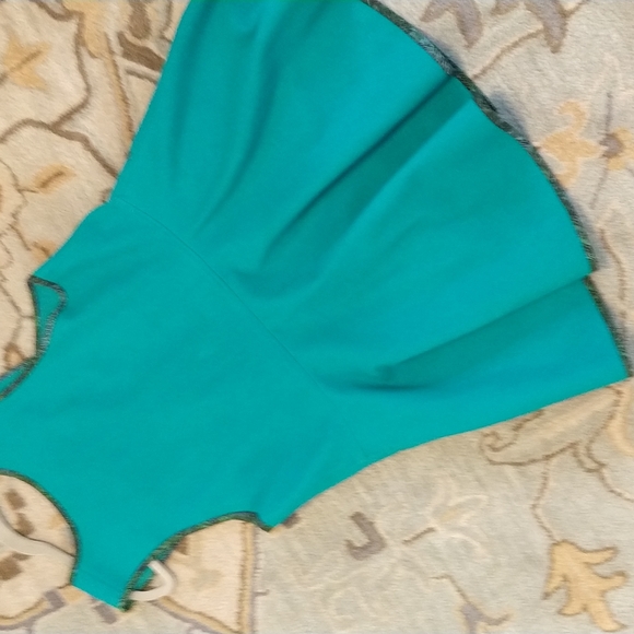 Artisan made wool vest with contrast trim - Picture 4 of 7